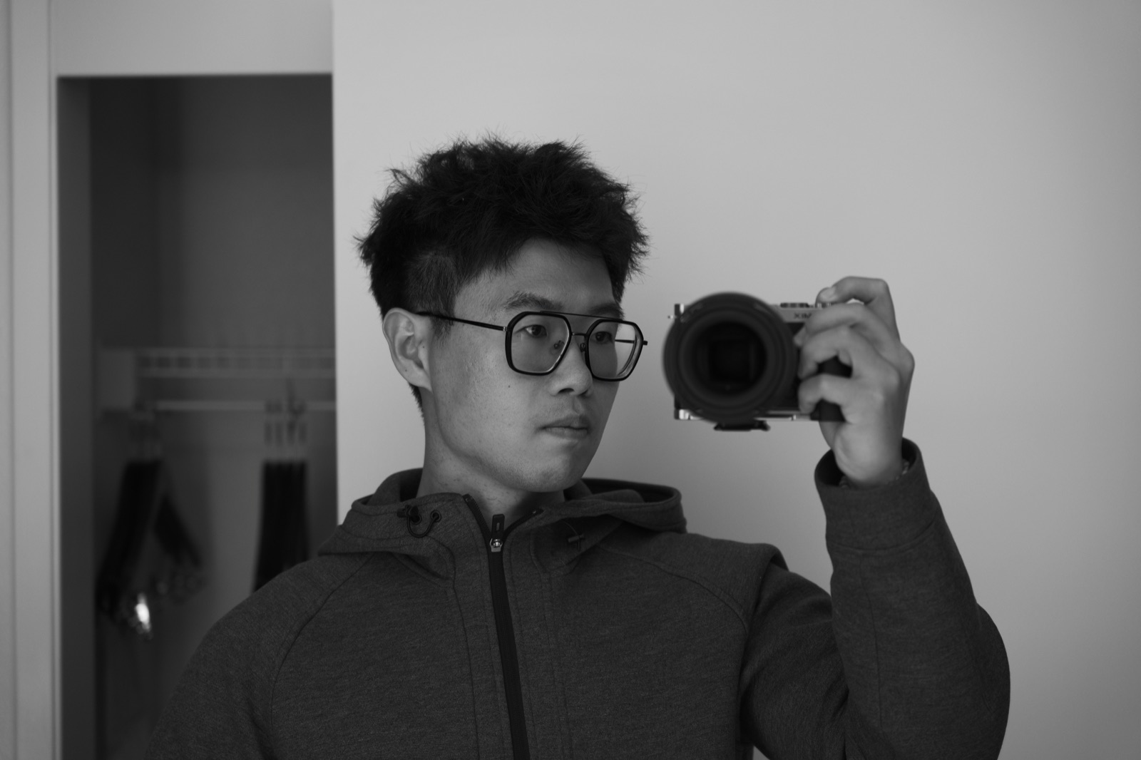 Leo 手持相机的黑白照片
